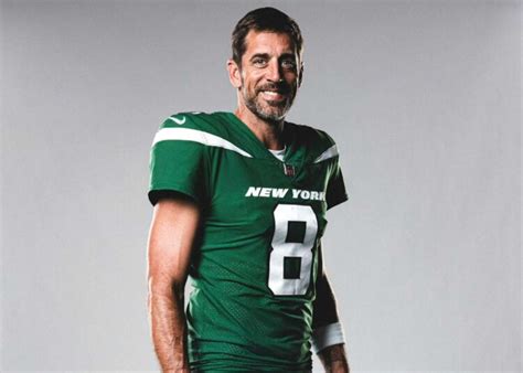 "Looks like a coach who came out of retirement!" - Aaron Rodgers' first look in Jets' uniform ...