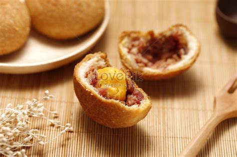 Egg Yolk Moon Cake Picture And HD Photos | Free Download On Lovepik