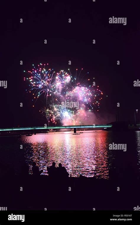 Canberra fireworks 2016 lake burley griffin Stock Photo - Alamy