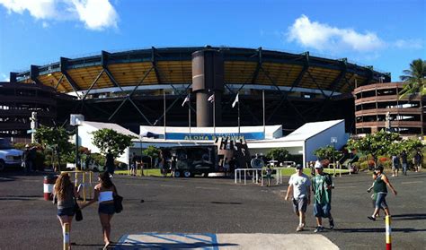 GREAT EATS HAWAII: ALOHA STADIUM - HAWAII WARRIOR FOOTBALL