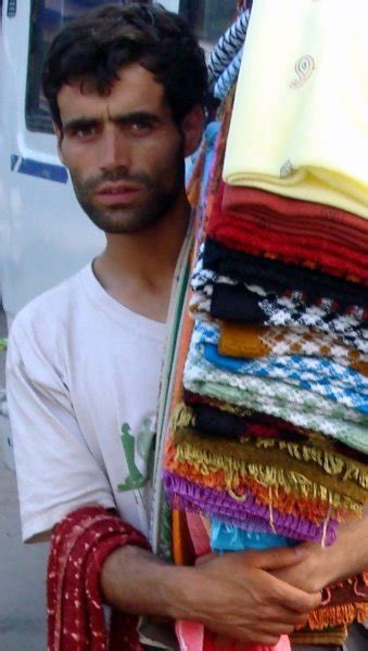 Travelling Kashmiri Shawl Sellers |Search Kashmir