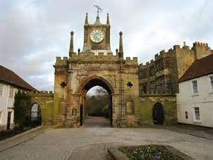 Entrance to Auckland Castle © Philip Barker cc-by-sa/2.0 :: Geograph Britain and Ireland