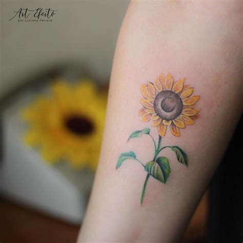 Flor de girasol por Luciana Periard Art Efeito - Tatuajes para Mujeres