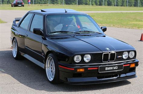 BMW Old Models And New Models | IndyCar.co | Bmw old, Bmw e30, Bmw