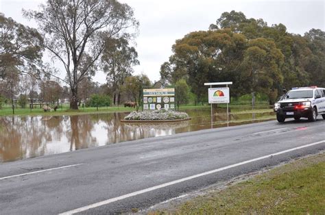 Minor flooding on Goulburn Valley Hwy at Whiteheads Creek | Seymour ...