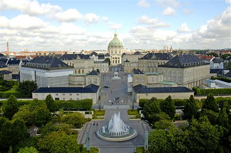 Amalienborg Castle - Castles Photo (344678) - Fanpop