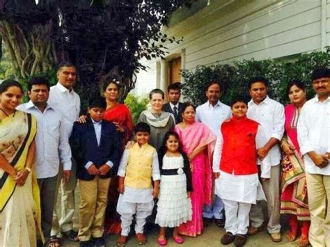 Entire KCR Family Photo with Sonia Gandhi | Kothacinema