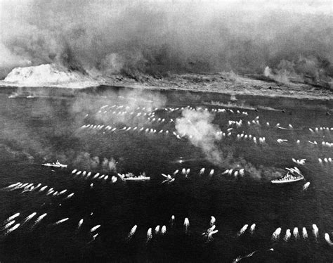 Striking images from the battle of Iwo Jima: 70th anniversary | Battle of iwo jima, Iwo jima, Iwo