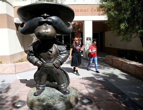 Students walk past a statue UNLV mascot Hey Reb! on campus Friday, Aug ...