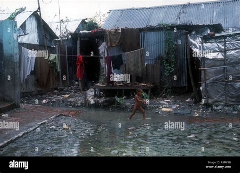 Children in the slums of Dhaka Bangladesh Stock Photo - Alamy