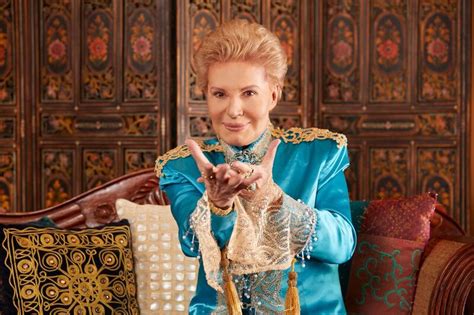 Netflix Releases Trailer for Walter Mercado Documentary | People en Español