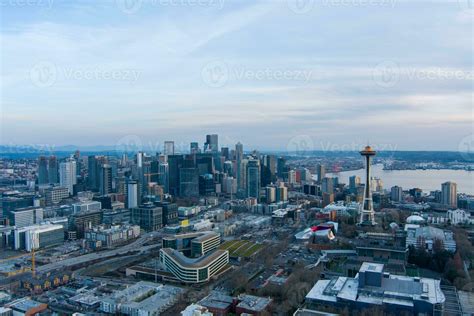 Seattle, Washington skyline at sunset 26399839 Stock Photo at Vecteezy