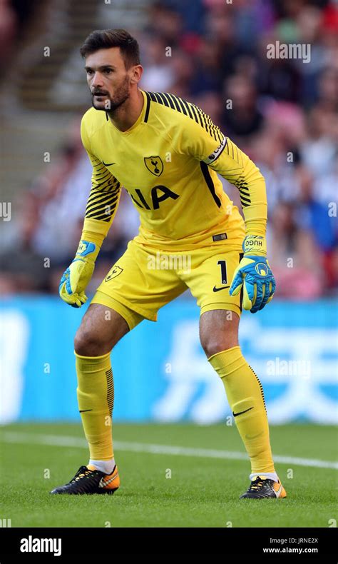 Tottenham Hotspur goalkeeper Hugo Lloris Stock Photo - Alamy