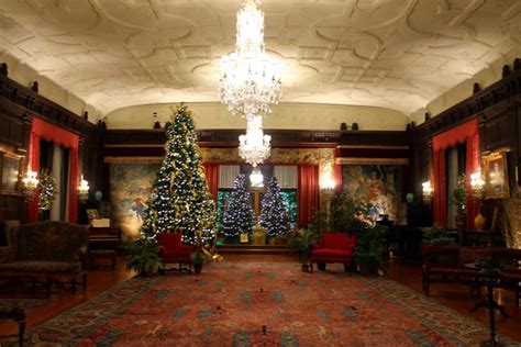 Deck the Hall: Christmas Lights at Stan Hywet in Akron, Ohio, USA ...