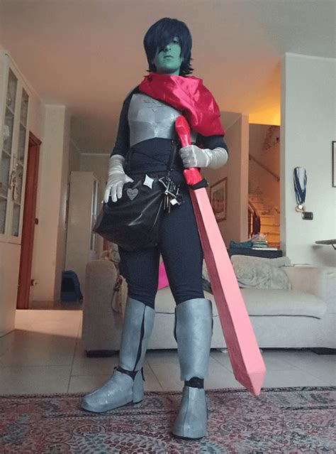 My kris cosplay : r/Deltarune