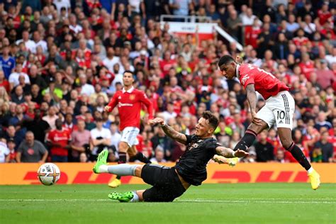 HT: Manchester United 1-0 Arsenal - The Athletic