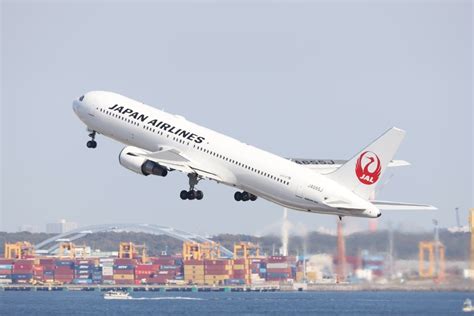 Japan Airlines Flight 516 Collides with Coast Guard Aircraft, Miraculous Evacuation Ensues – SOFX