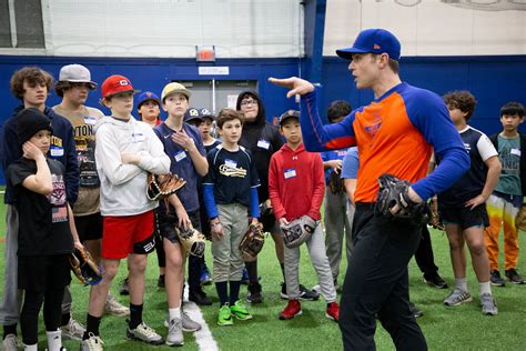 Photos: Major League pitcher shares tips with local youngsters ...