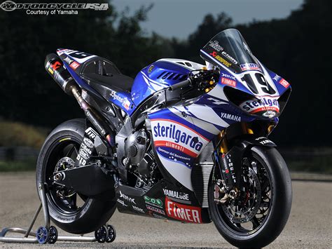 Yamaha R1 Superbike wallpaper | 1280x960 | #15733