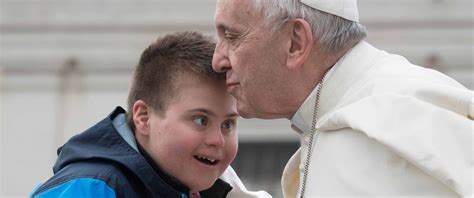 Pope Francis Young / Pope Francis Takes Selfie With Young Boy People ...