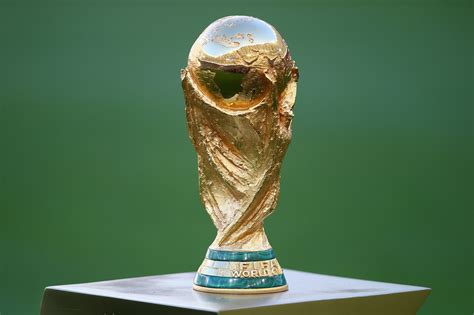 World Cup 2014 Trophy Weight, FIFA Prize History, Gold Carat Details and More | Bleacher Report