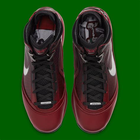 Nike LeBron 7 Christmas CU5133-600 | SneakerNews.com