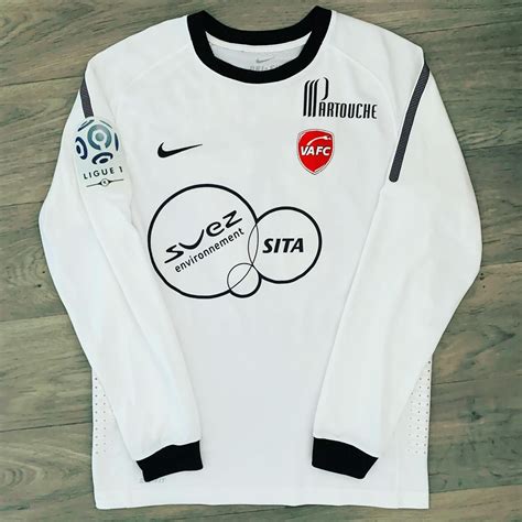 Valenciennes 2010-11 Away Kit