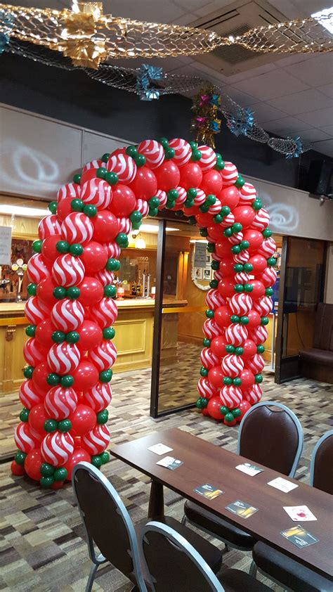 Christmas Linked Arch. #christmaspartydecor #christmasballoons | Christmas balloon decorations ...