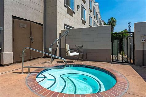 Comfort Suites Downtown Sacramento Pool Pictures & Reviews - Tripadvisor