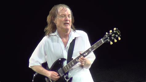 AC/DC - Angus Young Guitar Solo - San Francisco 2015 - YouTube