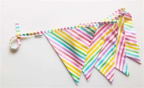 sewhungryhippie: How to make bunting flags