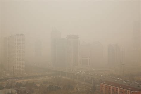 Beijing pollution reaches 'crisis' levels (PHOTOS) | The World from PRX