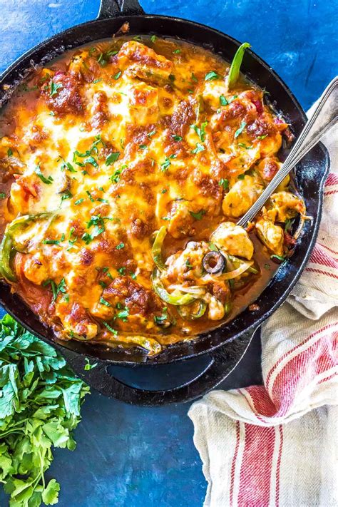 Keto Chicken Pizza Casserole 🥘 | Recipe | Pizza casserole, Dinner ...