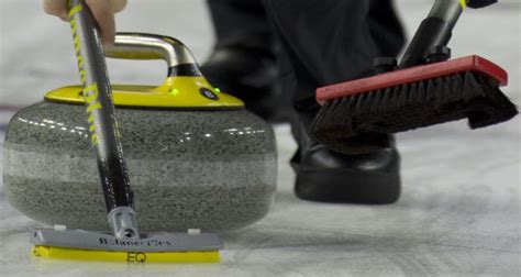 Here’s what you need to know about sweeping in 2016 | Curling Canada