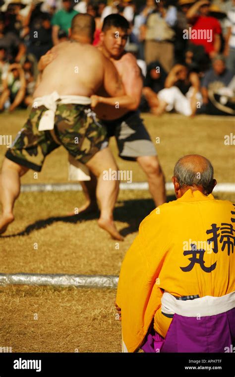 Sumo wrestling referee hi-res stock photography and images - Alamy