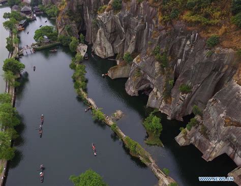 Tourists enjoy scenery of Donghu Lake in China's Zhejiang - Xinhua | English.news.cn