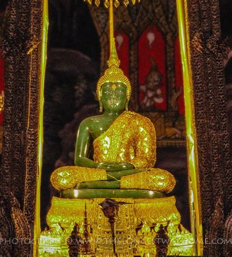 Emerald Buddha statue in Wat Phra Kaew, Bangkok, Thailand | Buddha, Buddha statue, Thailand ...