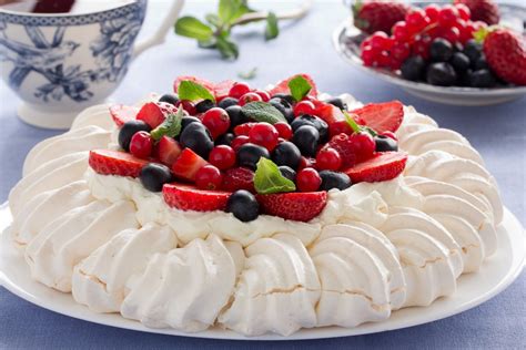 Fond d'écran gâteau : meringue, fruits rouges - Sweet