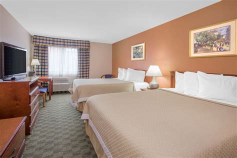 Days Inn by Wyndham Hillsdale | Hillsdale, MI Hotels