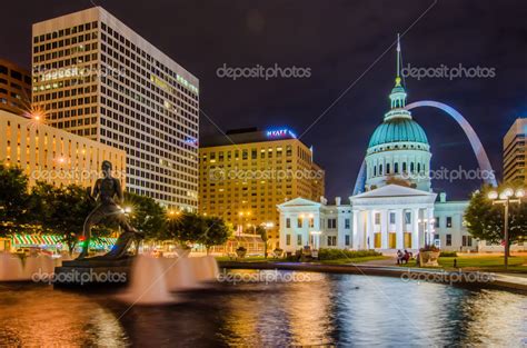 St. Louis downtown skyline buildings at night – Stock Editorial Photo ...