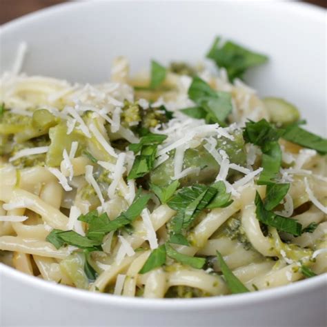 16 Quick And Easy One-Pot Pastas Your Whole Family Will Love