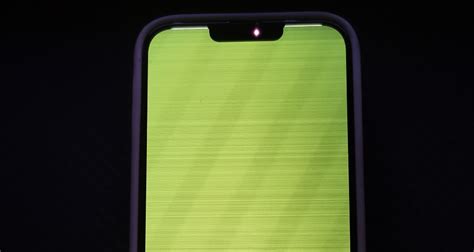 Opinion: Apple should fix iPhone 13 Pro/Max green screen for free