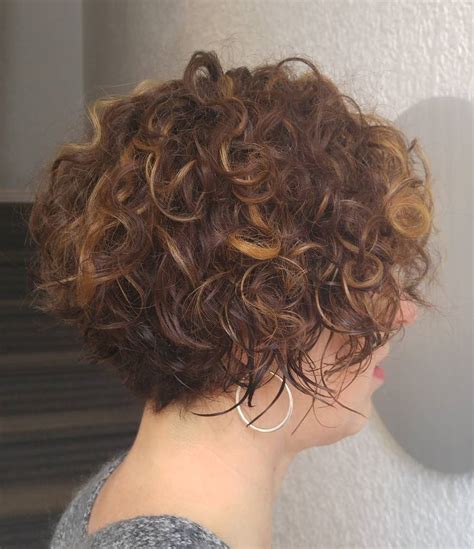 Short Curly Hairstyles For Women - Hairstyle Guides