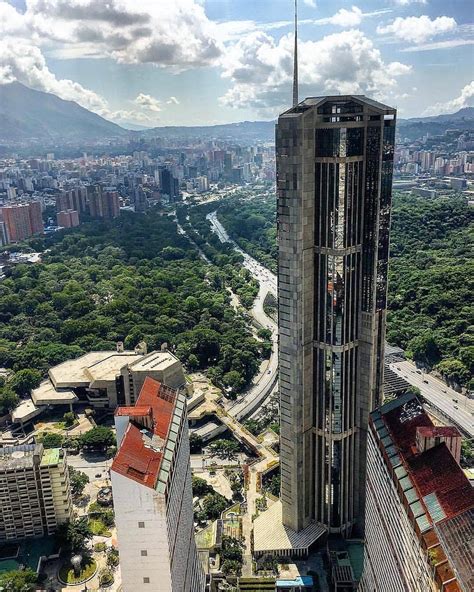 Caracas, vista de Parque Central, Parque Los Caobos : r/vzla