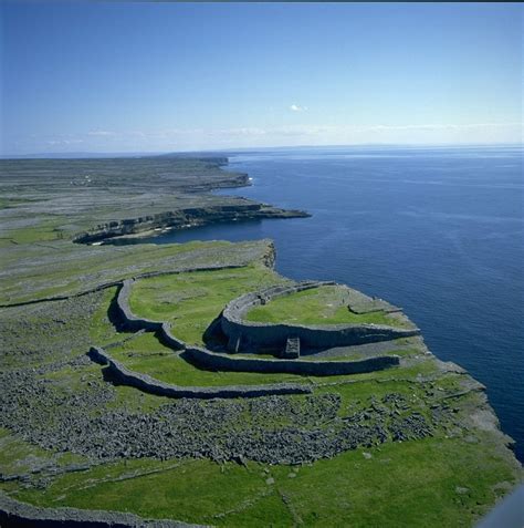 Dun Aengus, a prehistoric Celtic ring fort on the Aran Islands, Ireland [1017×1024] : AbandonedPorn