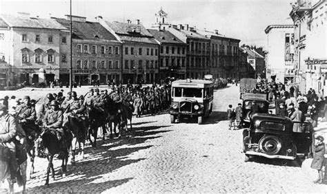 Red Army enters the provincial capital of Wilno during Invasion of ...