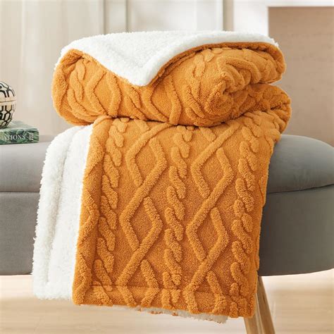 Amazon.com: Bedsure Sherpa Blanket Twin Size - Twin Blanket Fuzzy Soft Cozy Throw for Couch ...