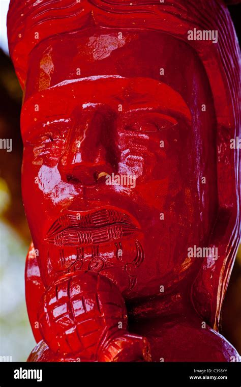 A Red Maori Wood Carving Stock Photo - Alamy
