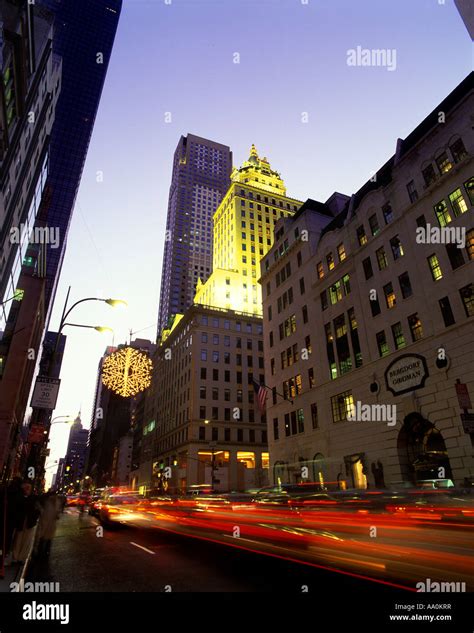 CHRISTMAS LIGHTS FIFTH AVENUE MANHATTAN NEW YORK CITY USA Stock Photo ...