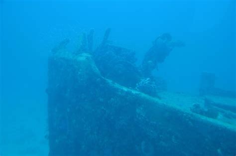 20,000 Leagues Under Aruba – Submarine Experience in Paradise